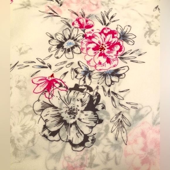 Torrid White Floral Top Blouse Short Sleeve Shirt Asymetrical Hem Size 3X - Picture 2 of 16
